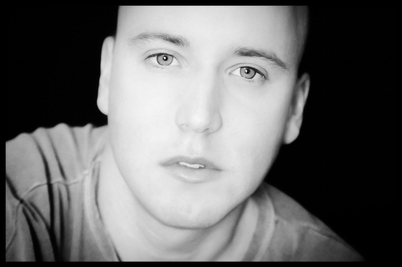 DAVIDS FIRST ARTIST PHOTO FOR SPOTTED PECCARY MUSIC TAKEN BY HOWARD GIVENS IN 1995