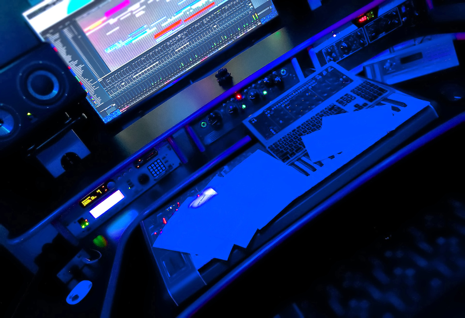 LATE NIGHT MIXING SESSION WITH PLENTY OF NOTES